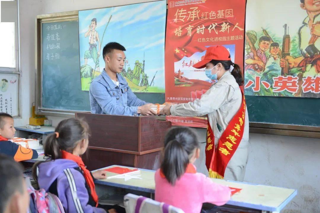 为什么大家都不怪出轨的男的，反而怪被骗的小三？这个世界观怎么了？游戏画面